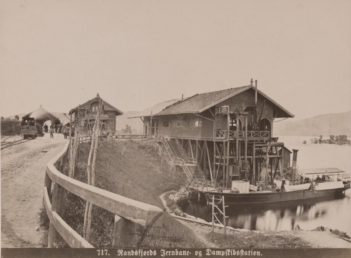 Randsfjords Jernbane- og Dampskibsstation